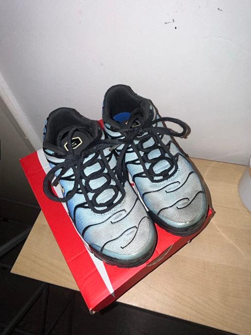 — Nike trainers