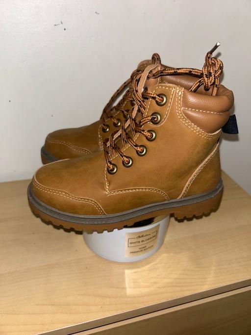  — Kids boots