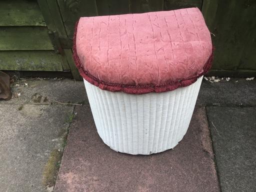  — Lloyd loom type otterman