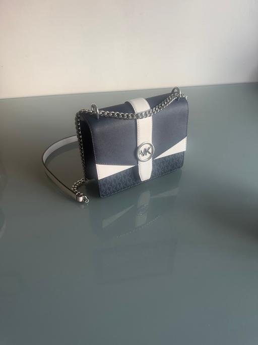  — Michael kors bag