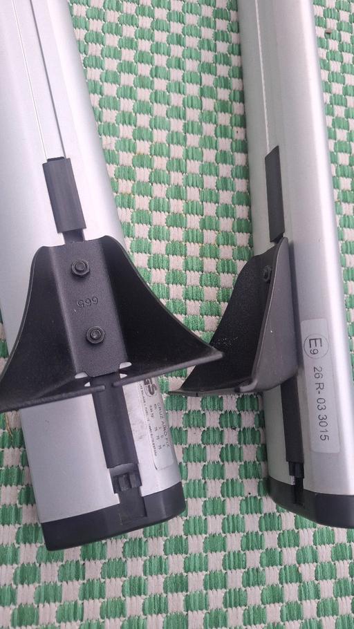  — Cruz Roof Bars