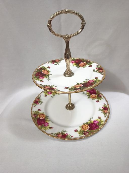  — ROYAL ALBERT OLD COUNTRY ROSES CAKE STAND.
