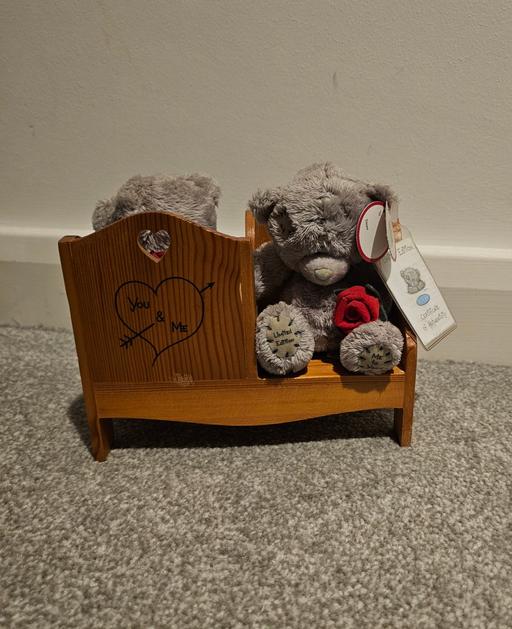  — Limited edition me to you kissing chair