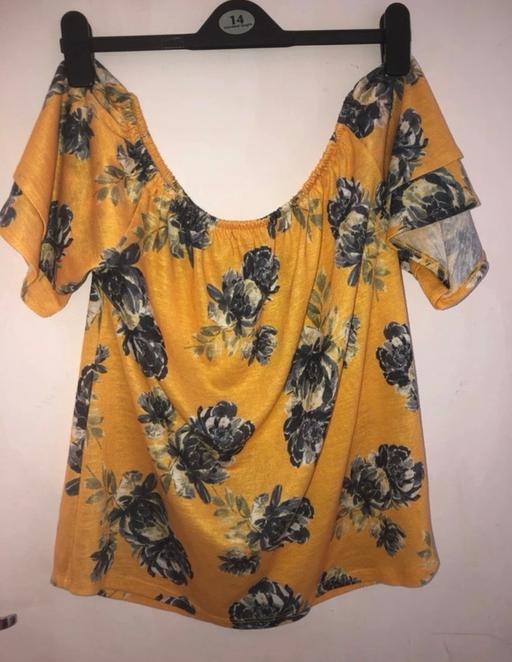  — Women’s floral top