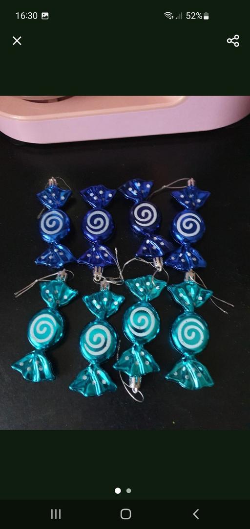  — Christmas decorations x 8 NEW