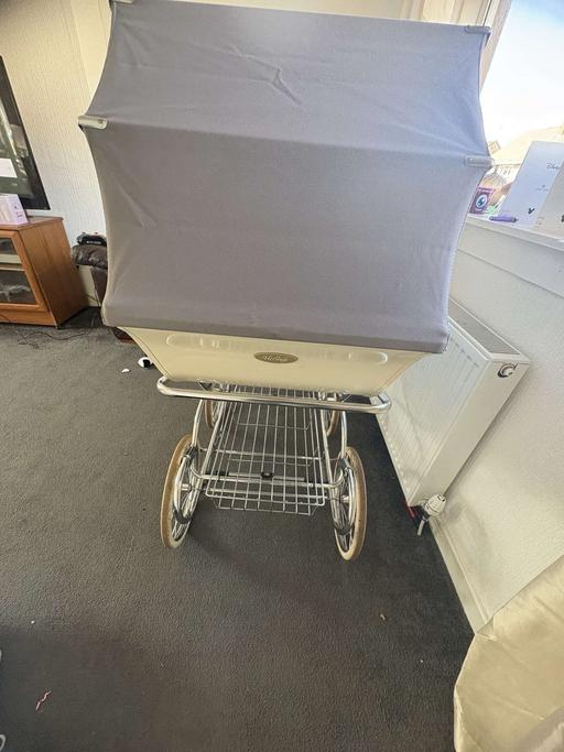  — Vintage heritage pram