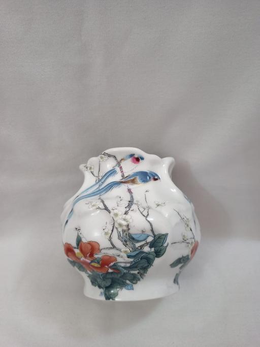  — KPM ROYAL PORZELLAN BAVARIA UNUSUAL VASE.