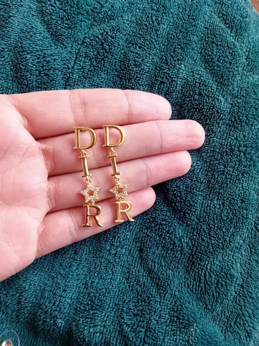  — Earings dangle drop