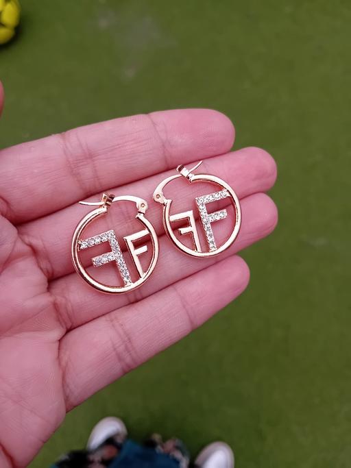  — Hoop earings trendy