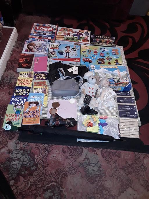  — 31 childrens games/books/jigsaws etc