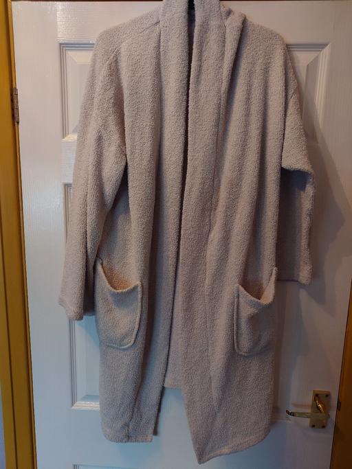  — Women's cream lounge gown size 16-18