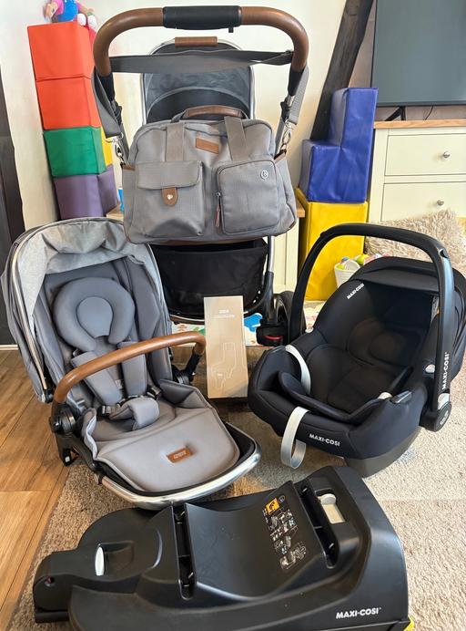  — Mamas and Papas Pram and Car seat Bundle