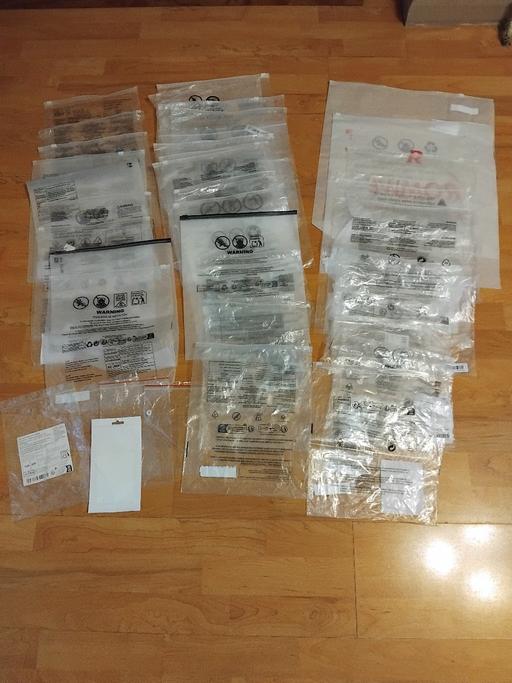  — 40 Resealable Bags.