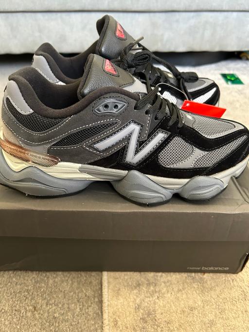  — New balance 9060