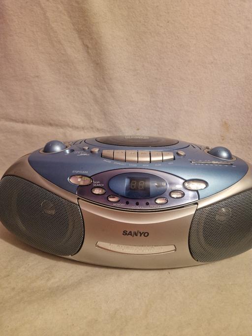  — Sanyo portable stereo