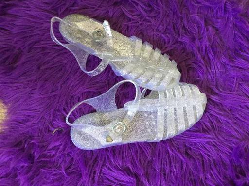  — Jellies size 6