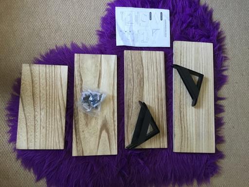  — Set of 4 lightweight wooden shelves  New