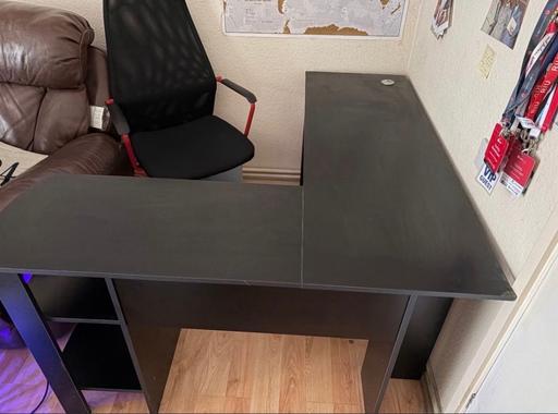  — Office desk