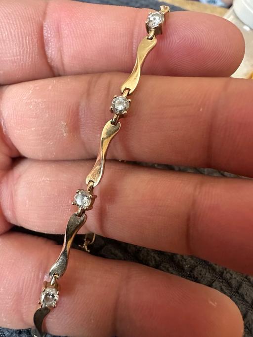  — 9CT CZ bracelet Gold 375 5.8 grams Gold