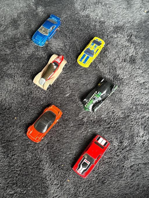  — Six hot wheels cars