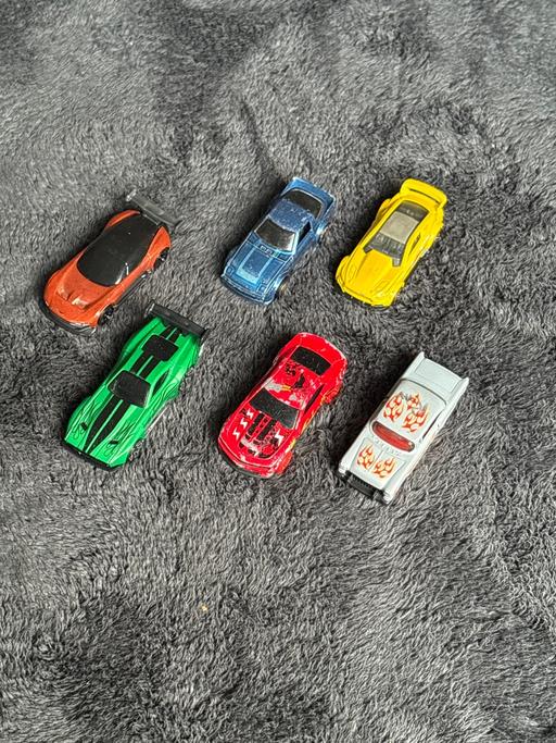  — Six hot wheels cars