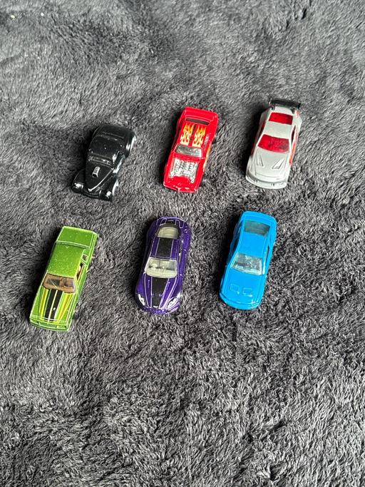  — Six hot wheels cars