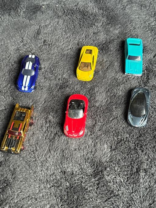  — Six hot wheels cars