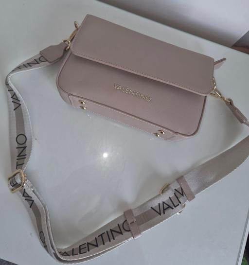  — Valentino bag