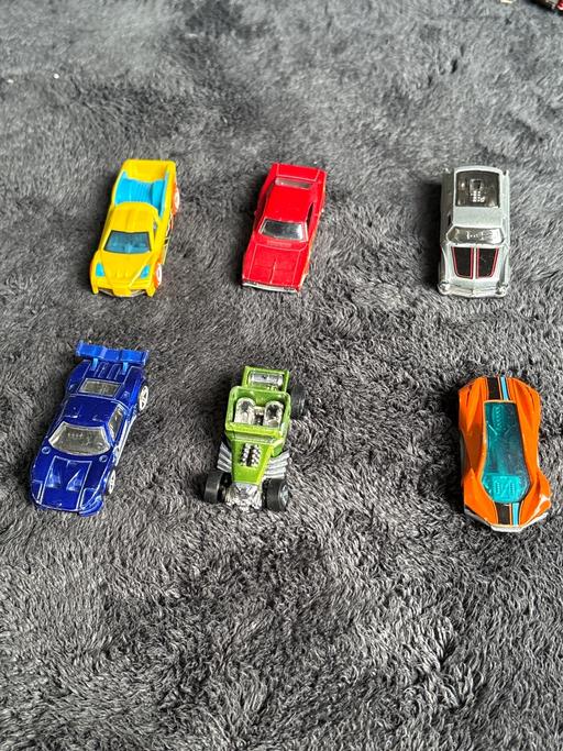  — Six hot wheels cars