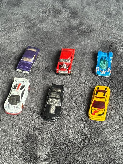 — Six hot wheels cars