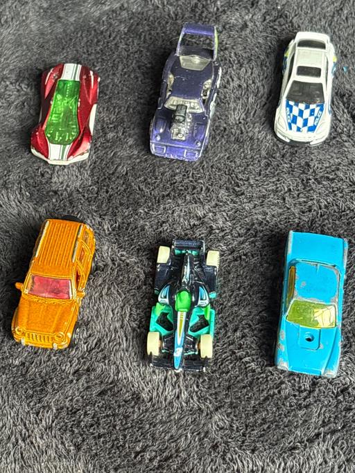  — Six hot wheels cars