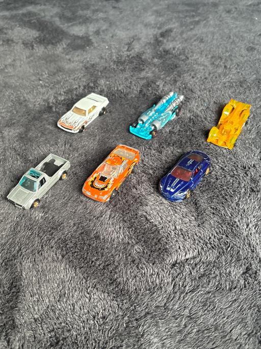  — Six hot wheels cars