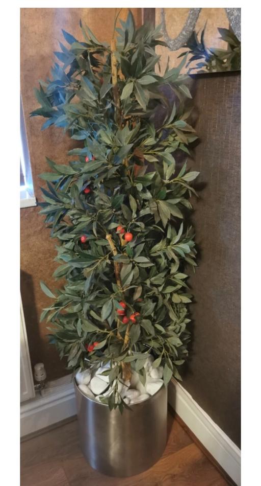  — Artificial plant
