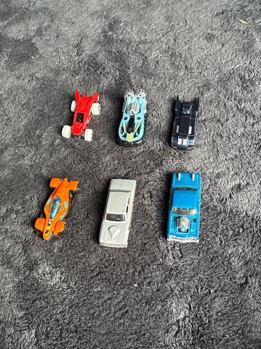  — Six hot wheels cars