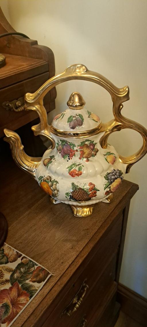 — Decorative ornamental kettle