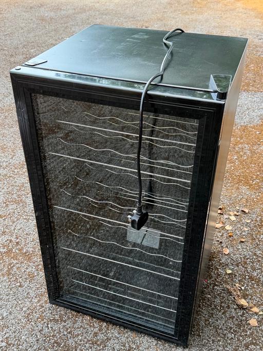  — Logik 34 Bottle Wine Cooler – LWC34B18 – 95L