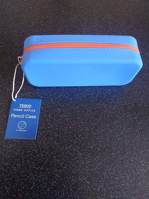  — Blue silicone pencil case