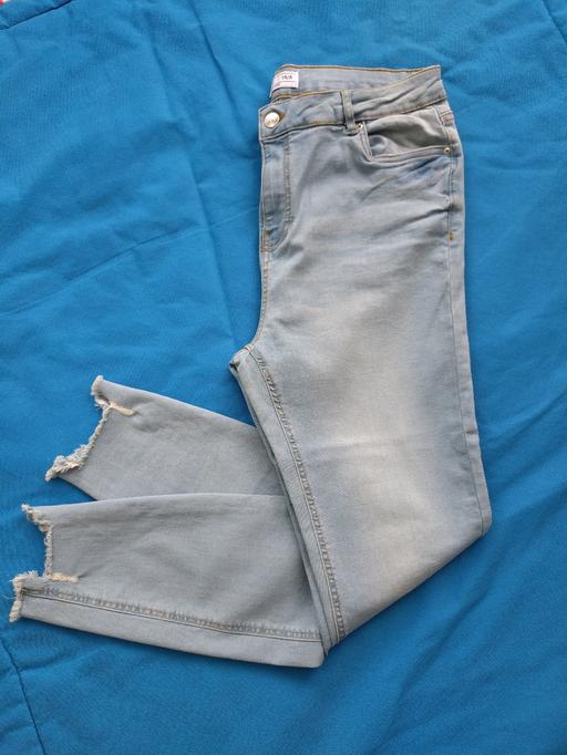  — Ladies skinny jeans