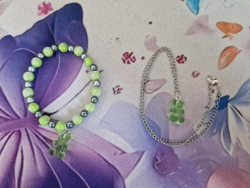  — Girls green gummy bear jewellery set