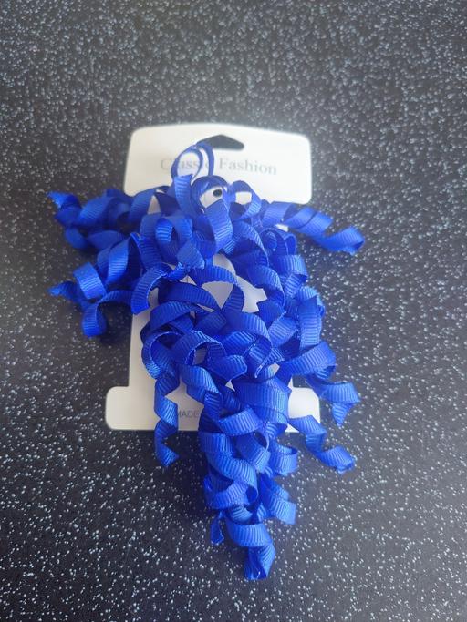  — 2 girls blue hair clips