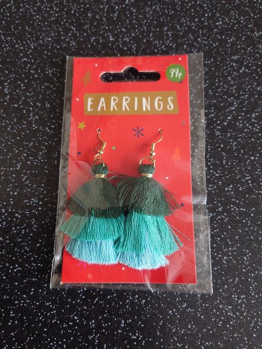  — Women's Christmas dangly earrings