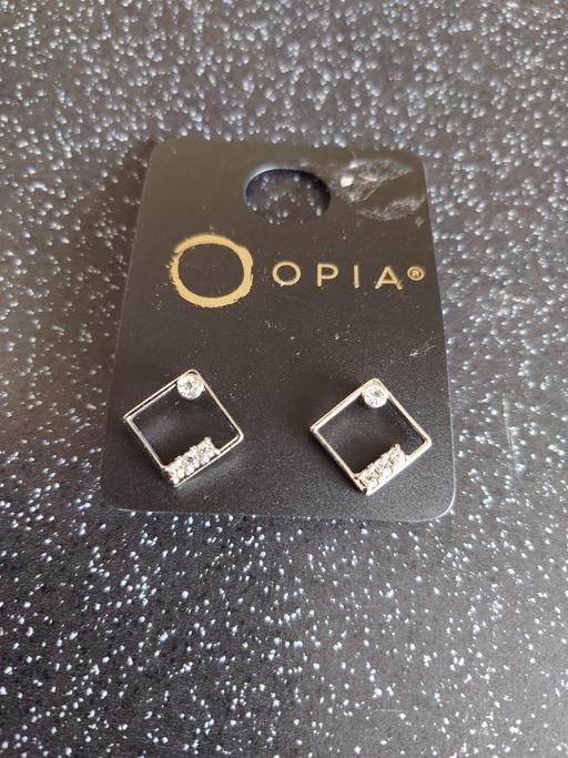  — Women's oopia squares earrings