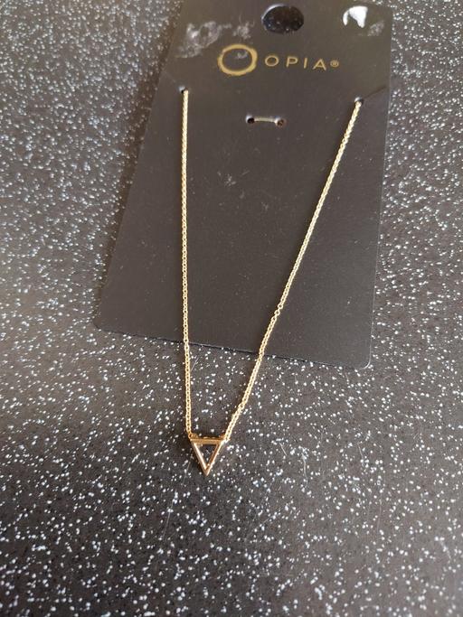  — Women's oopia triangle necklace