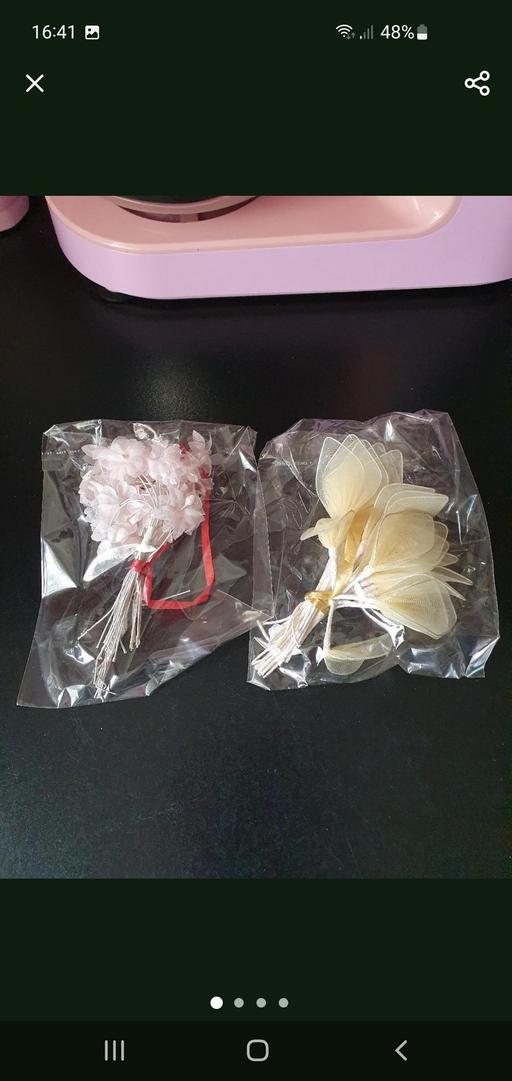  — craft flowers/leaves x  2 packets NEW