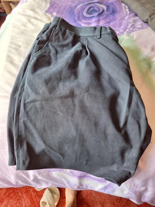  — Mens size 42 Dockers trousers