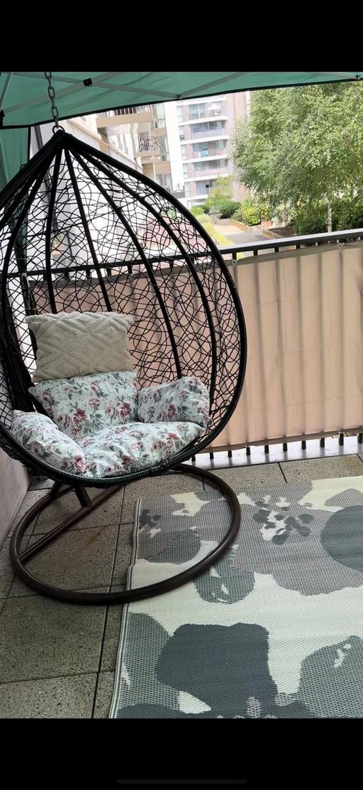  — Egg chair