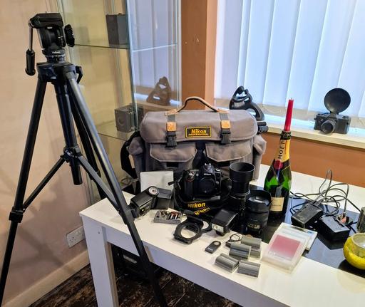  — Complete NIKON camera kit,