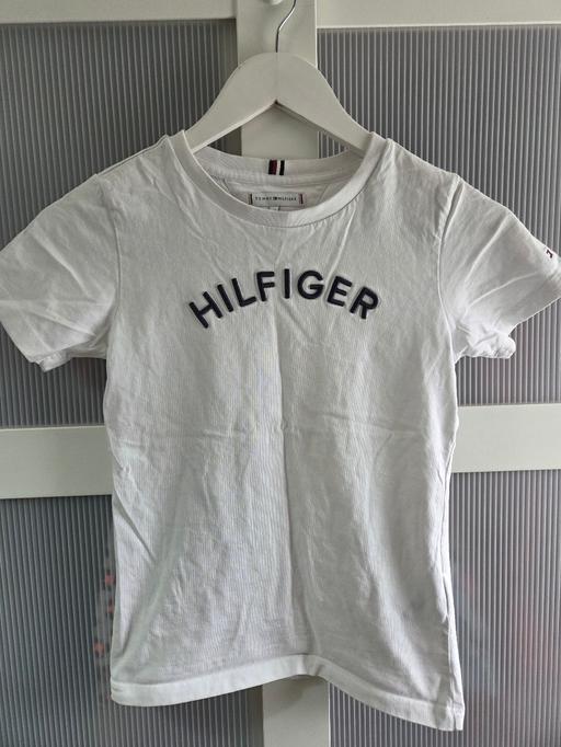  — Age 10 TOMMY HILFIGER tshirt