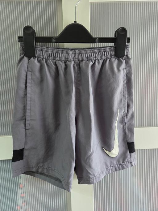  — 128-137cm NIKE shorts