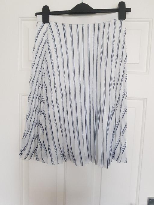  — NEW Skirt: white and navy blue